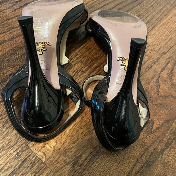 Black patent Prada sandals - Picture 3 of 5